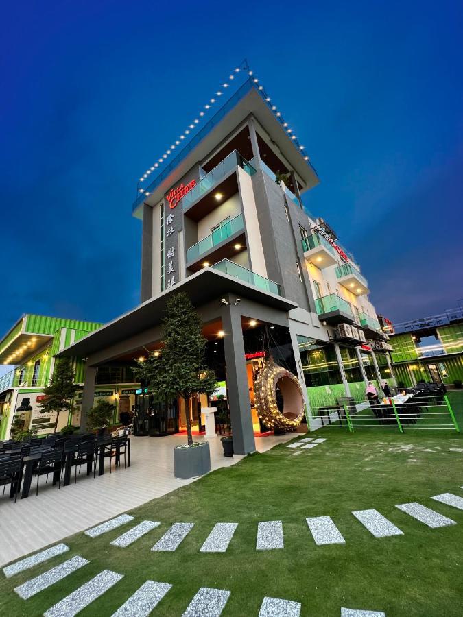 Chee Hotel 5*