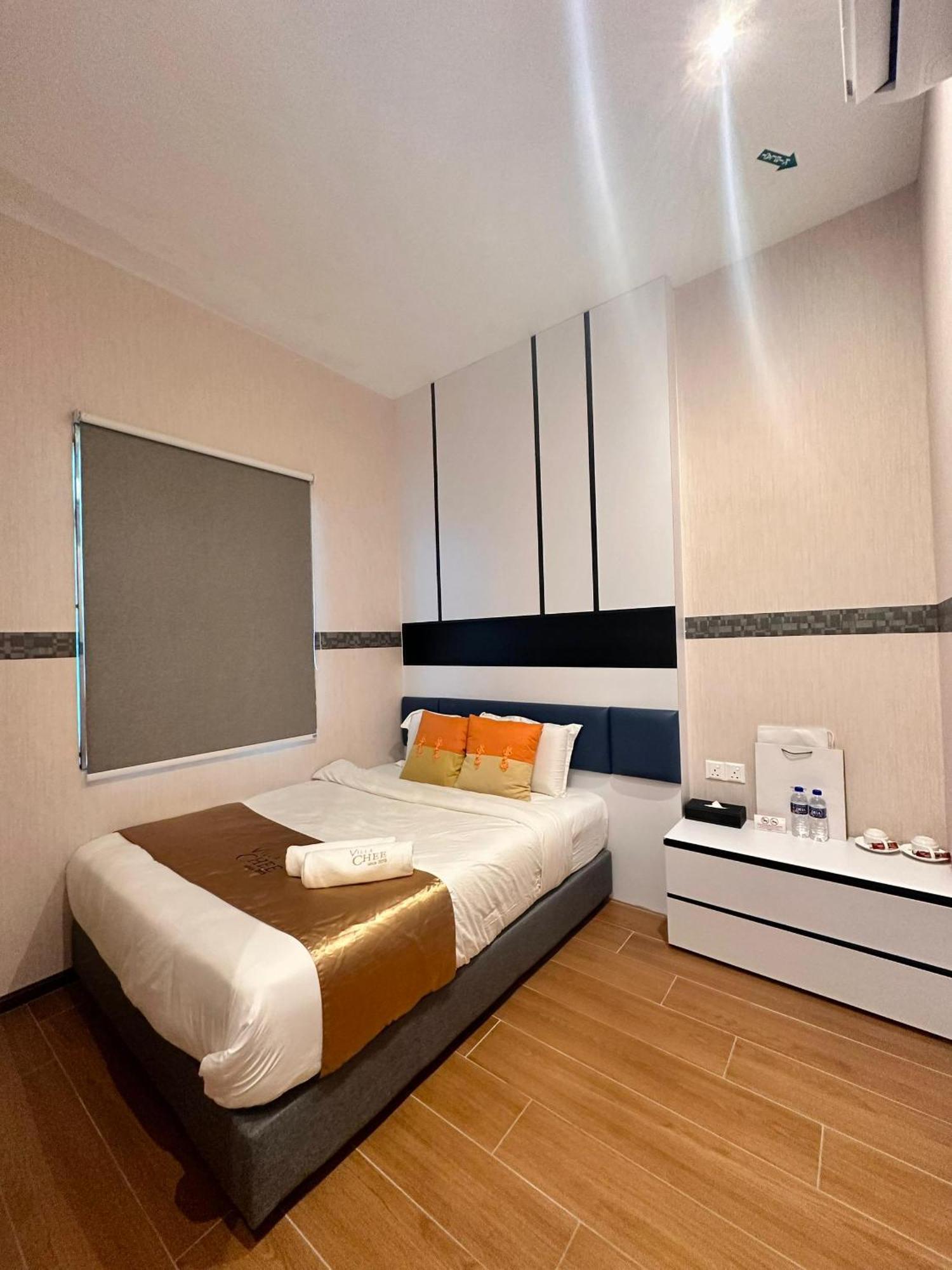 Chee Hotel
